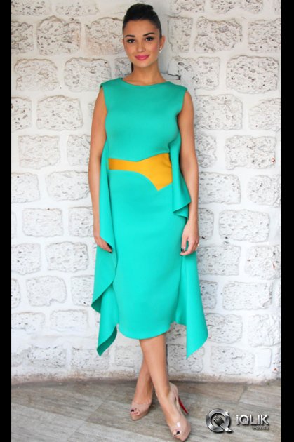 Amy-Jackson-at-Femina-Shopping-Fest-2015